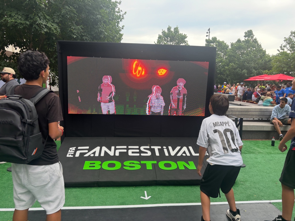 Kids engaging with the Sportl activation